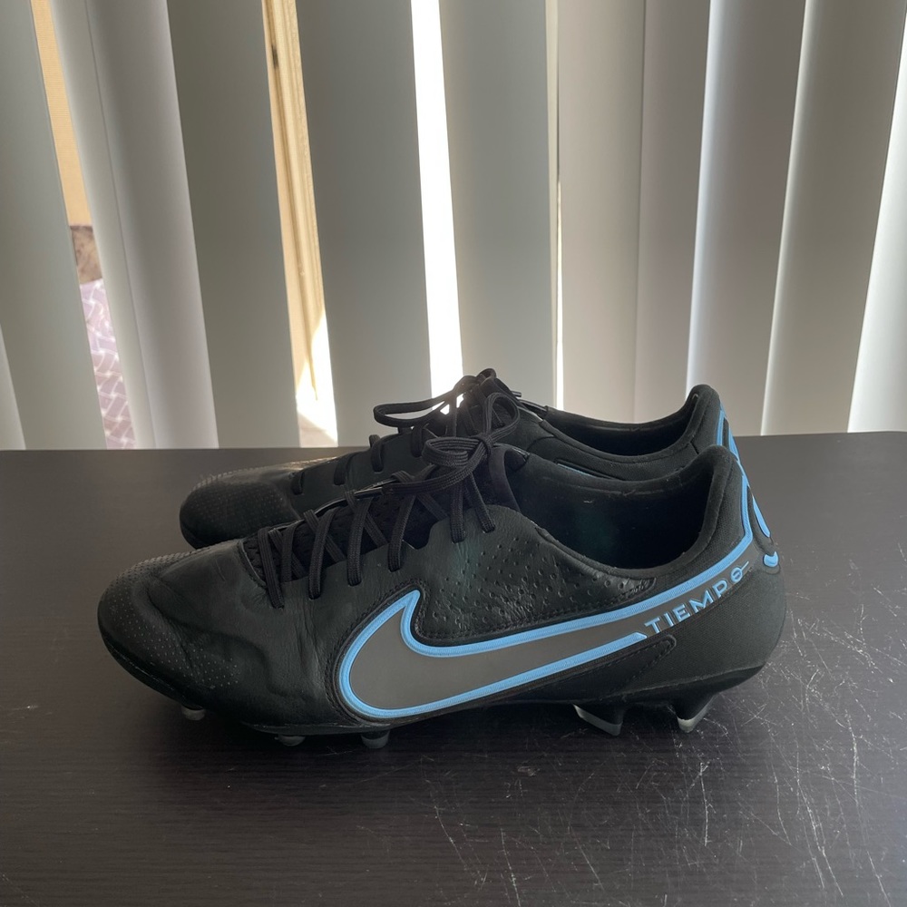 NIKE TIEMPO SOCCER SHOES